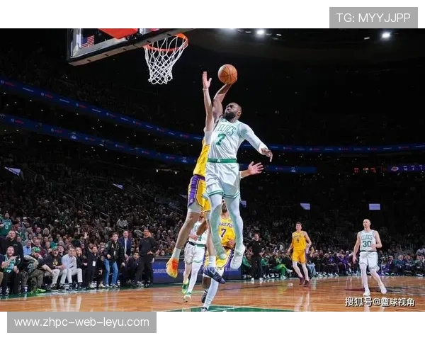 塔图姆追身三分出手如同训练，凯尔特人进攻停不下来