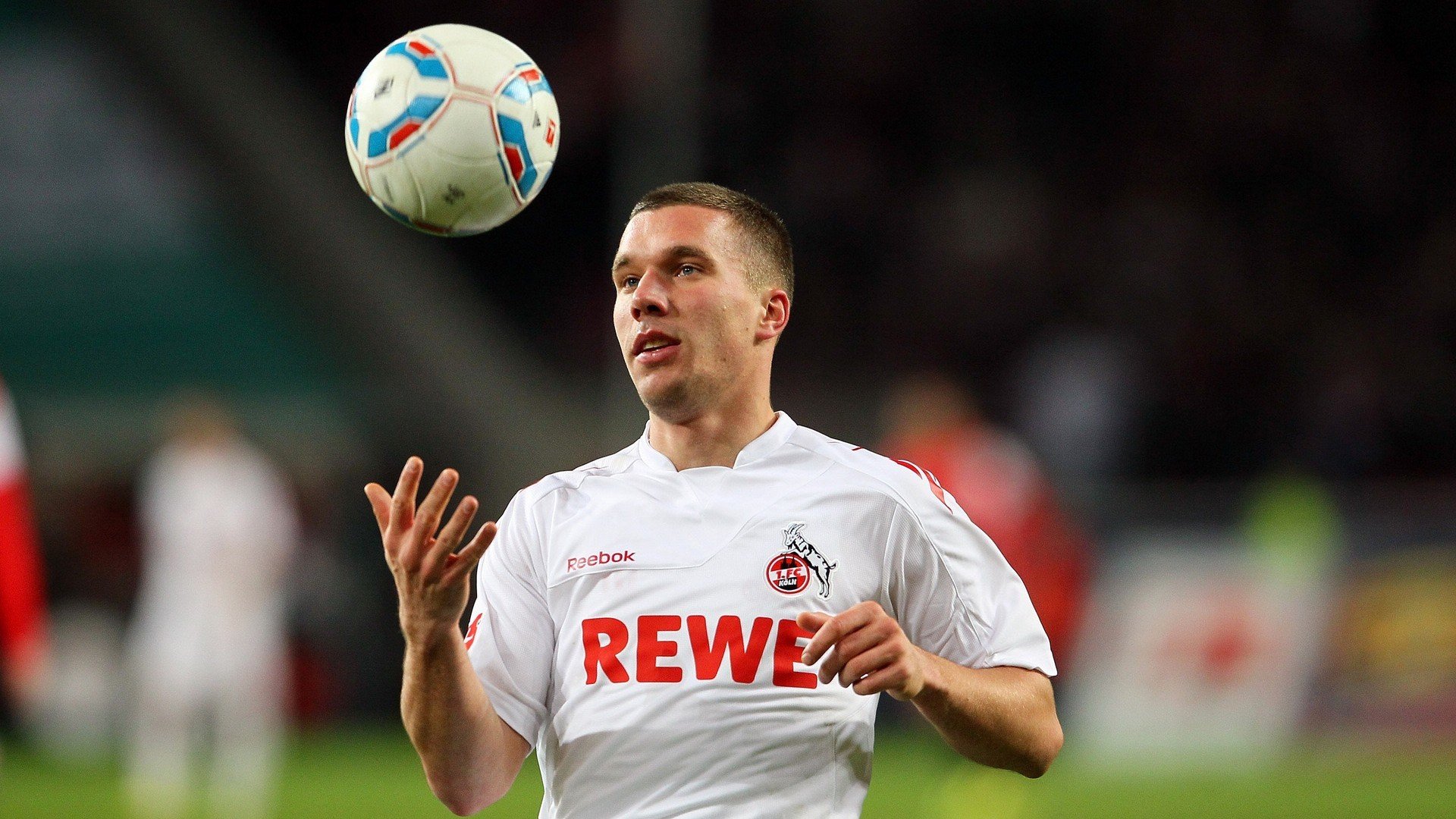 乐鱼体育在线下载-《堡垒之夜》未来城新皮肤系列上线，引领未来潮流的炫彩狂潮