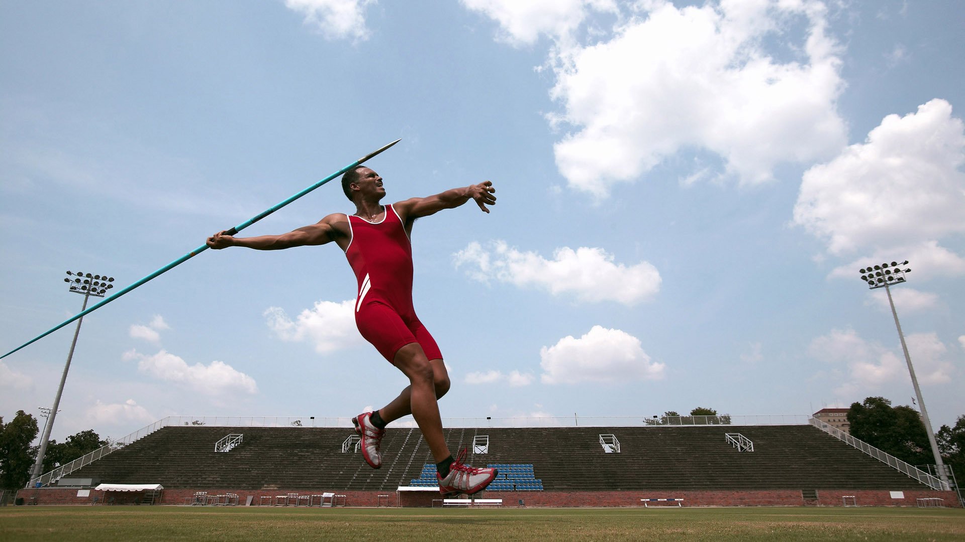 乐鱼体育地址-中国篮球明星球员回归家乡举办公益训练营传播篮球文化，中国篮球队运动员
